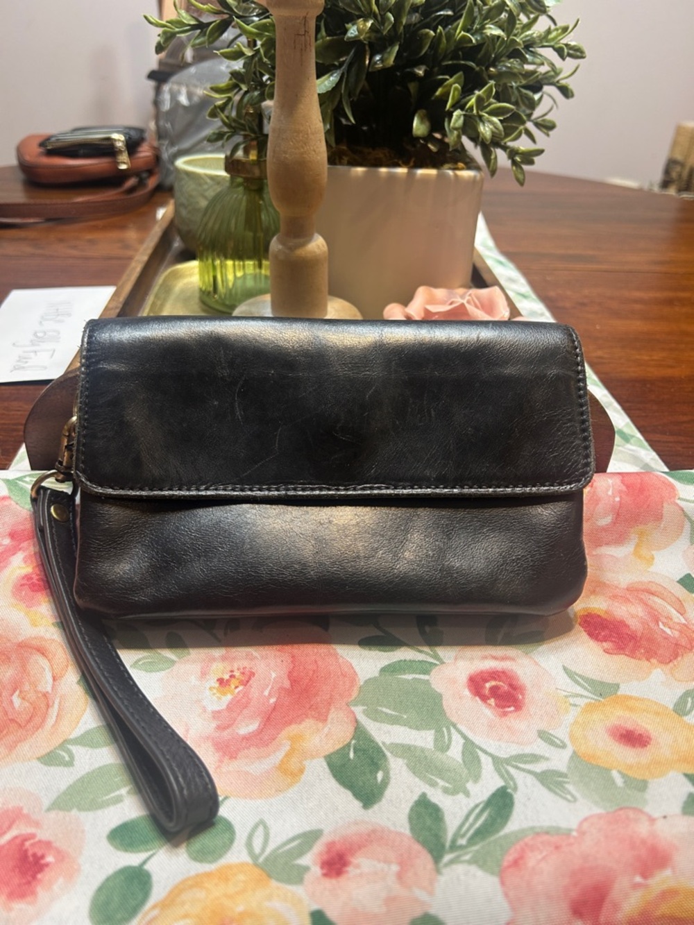 ANDAR The Stevie Black Leather Wristlet wallet